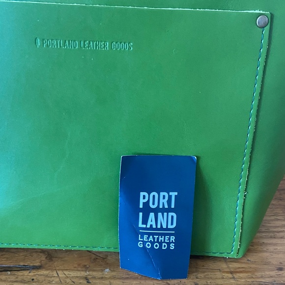 Portland Leather Vibrant Green Tote - Picture 2 of 5
